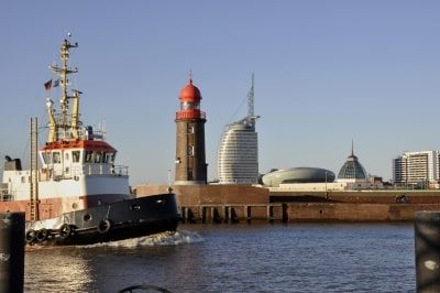 Immer präsent in Bremerhaven: Die Nordsee, das Klimahaus und das Sail City Hotel.